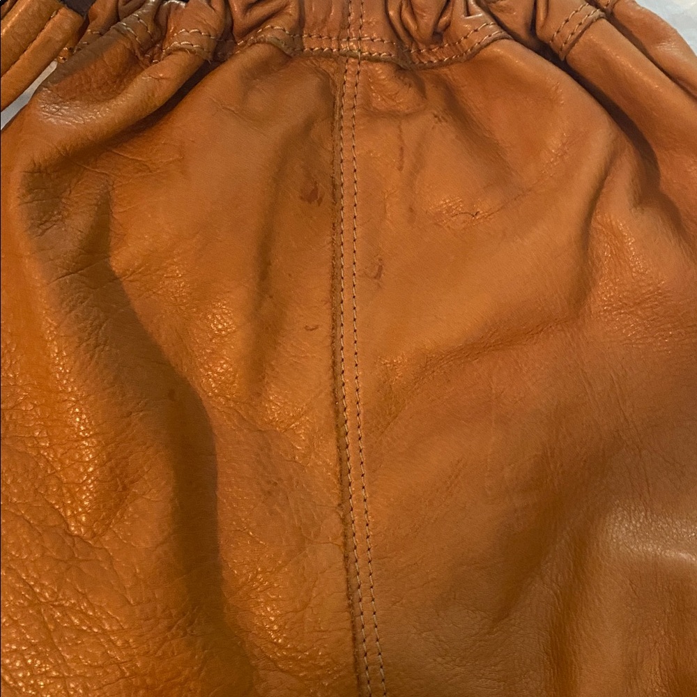 Lucky Brand soft tan leather medium shoulder bag with satchel accent . - Picture 7 of 7